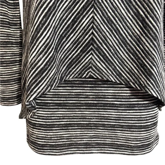 White House Black Market Monochrome Striped Sweater  XXSMALL   #T - Picture 3 of 8